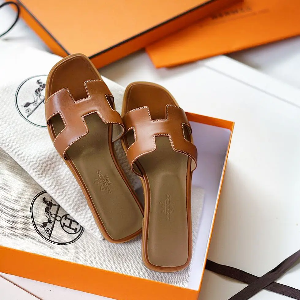 夏コーデを格上げする【HERMES】サンダル エンパイア ハイブランドサンダル」でコーデを格上げ【クロエ・エルメス