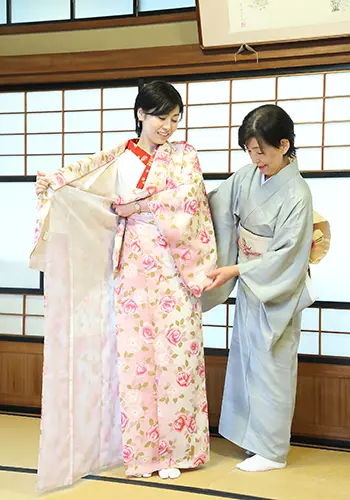 着物美人”に変身！ 大阪谷町空堀の風情あふれる邸宅で着付けを学べる