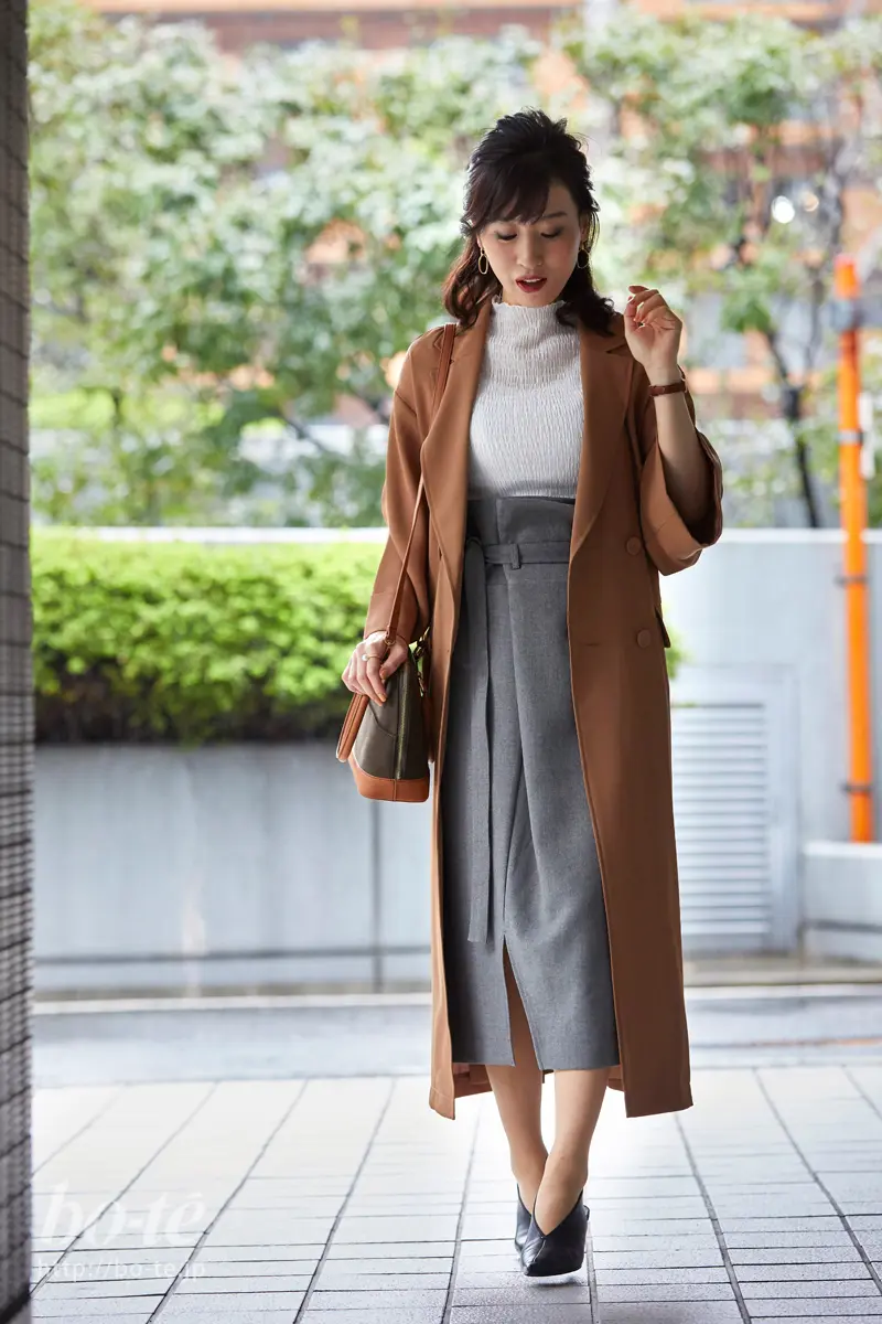 トレンチコート》に流行ってあるの？秋のオフィスカジュアルは定番 