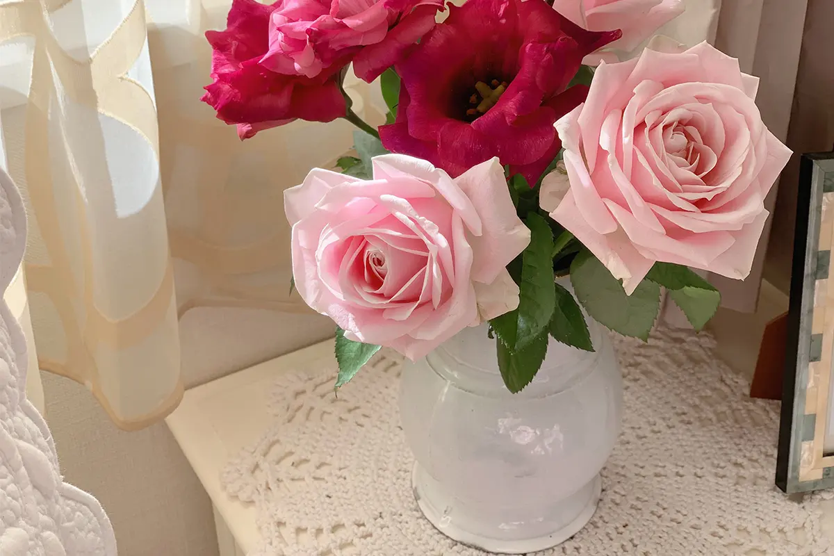 マチルダ・ キャロン・アスティエ・ドゥ・ヴィラット 白い陶器のボウル