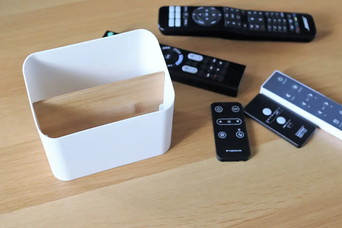 スリーコインズバンブー ティッシュボックス リモコンスタンド フタ付きゴミ箱 即完売に決まってる！3COINS「バンブーティッシュボックス」スゴい