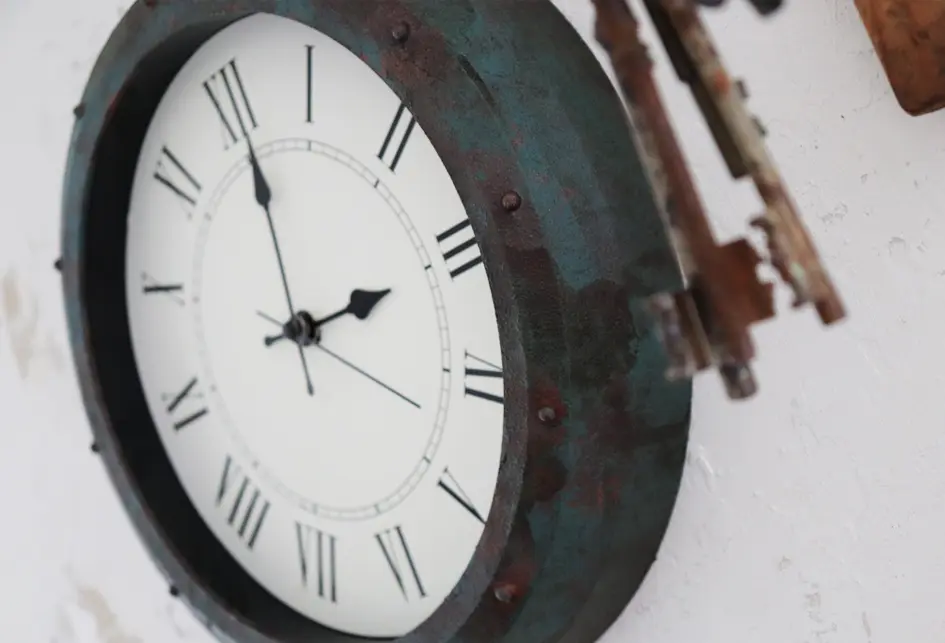 IKEAの掛け時計をペイントリメイク！“サビ感”でアンティーク風に