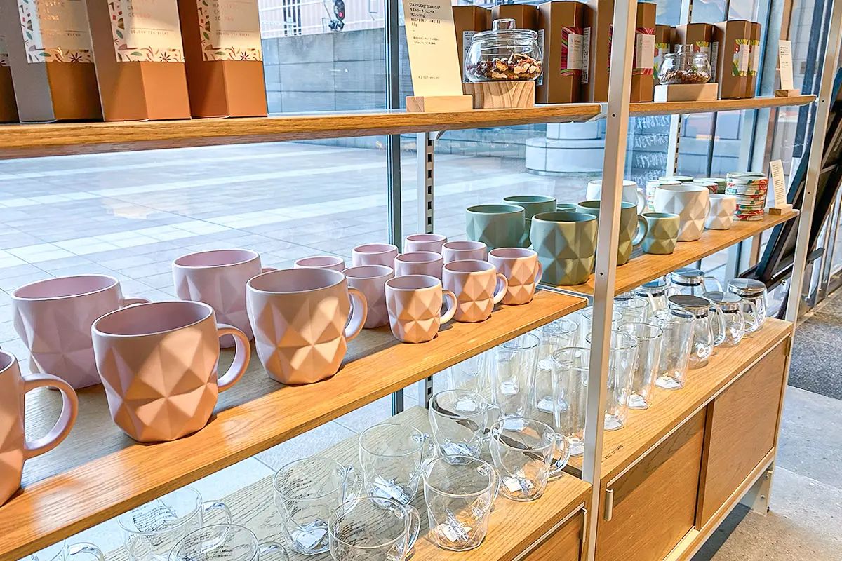 ティーに特化した「スタバ」がルクア大阪にオープン！西日本初出店