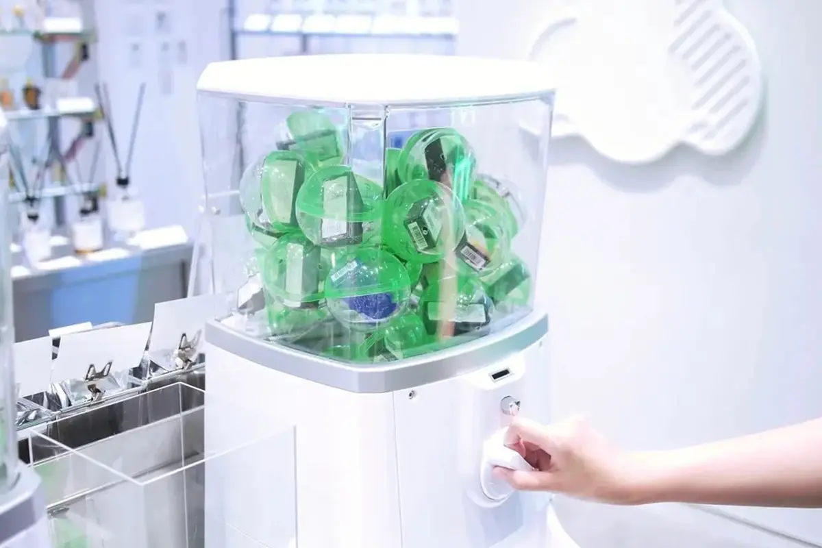 京都】名物企画「香水ガチャ」も！香水専門店ノーズショップがPOP UP