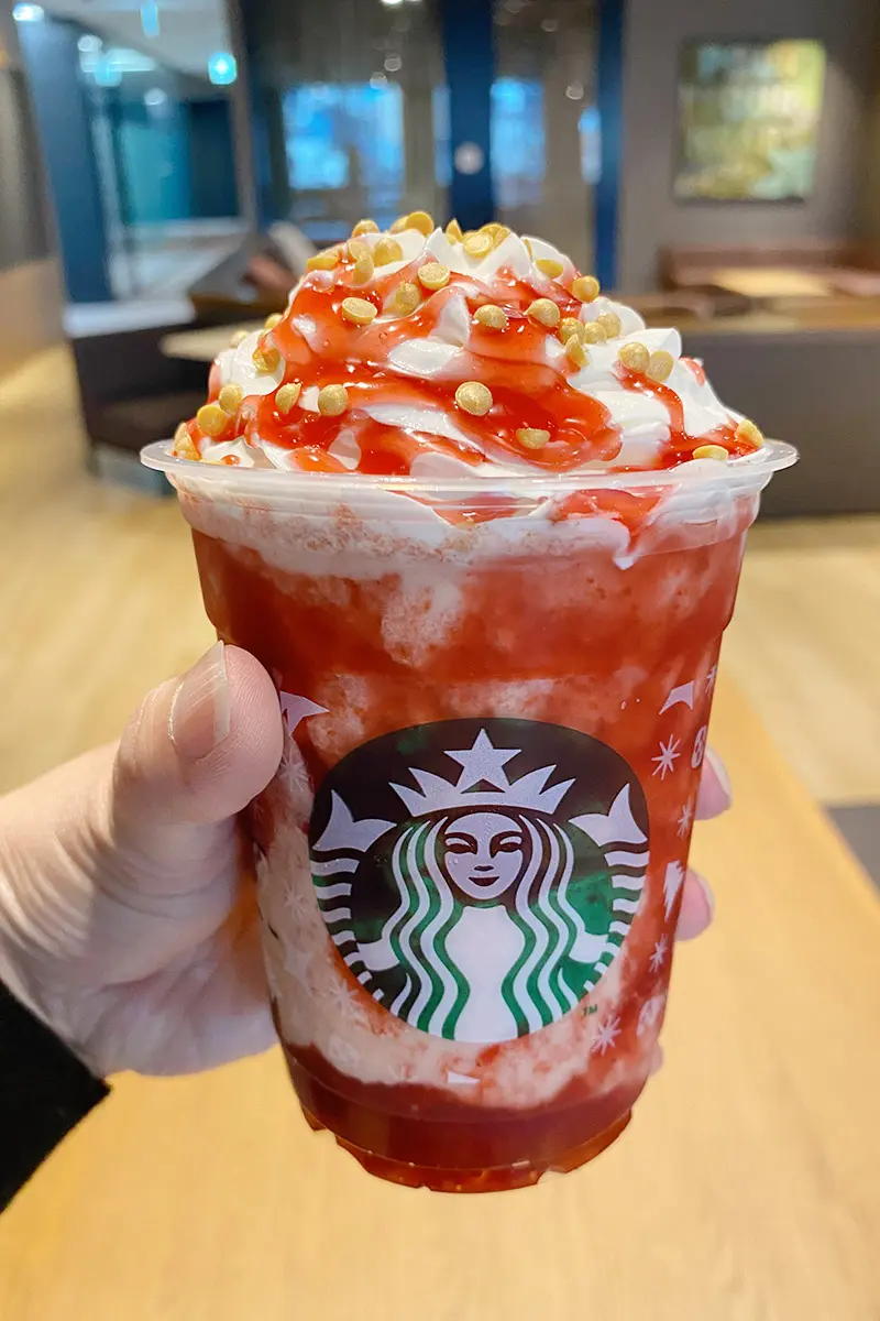 スタバ新作】贅沢ストロベリーのフラペチーノが期間限定で新登場