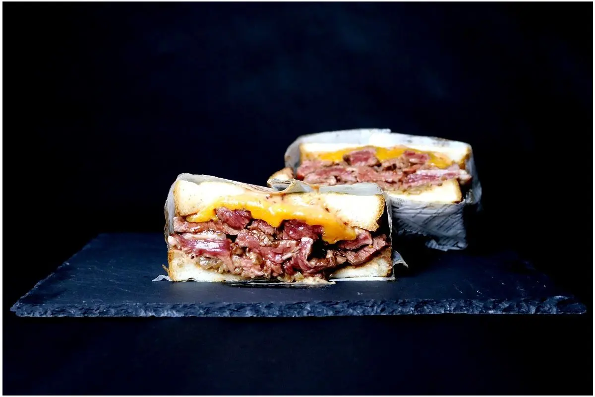 日本初上陸】神戸にオープン！アメリカの高コスパなステーキサンド専門