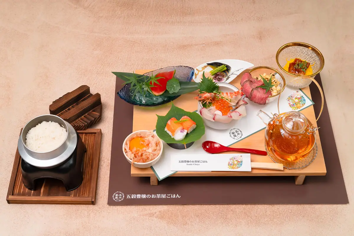 京都】SNSでも話題の京丼5種を食べ比べ！「五木茶屋 清水店」オープン