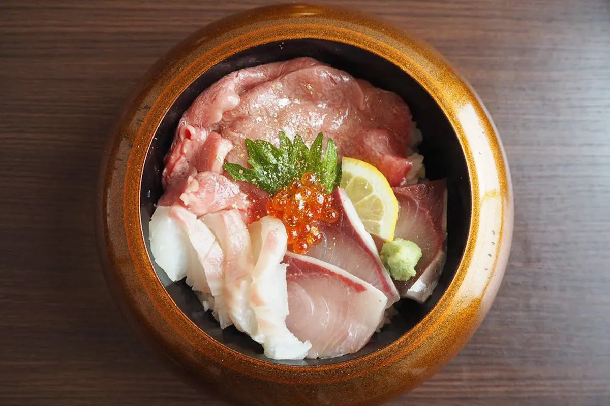 海鮮 丼 淡路島
