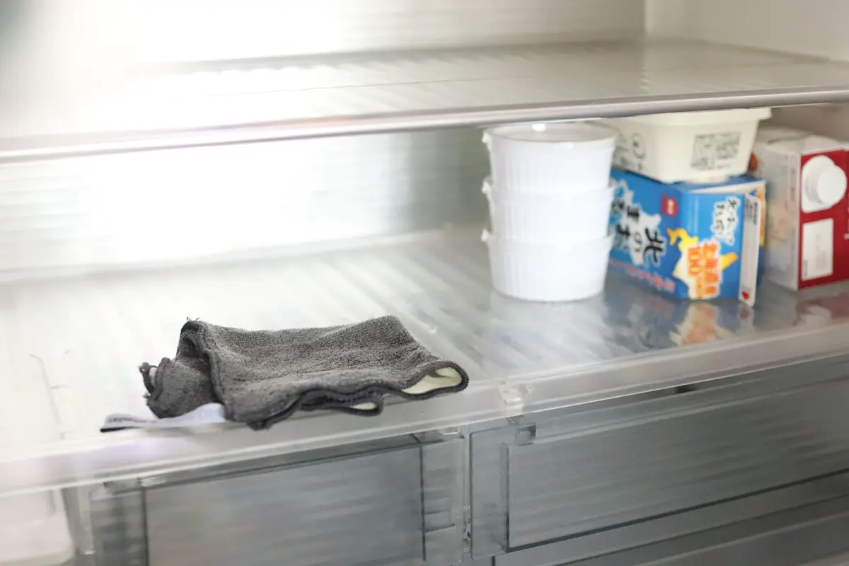冷蔵庫】掃除のやり方やおすすめ頻度は？使っていい洗剤や楽にするコツ 