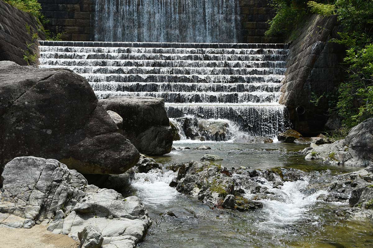 山比古湧水