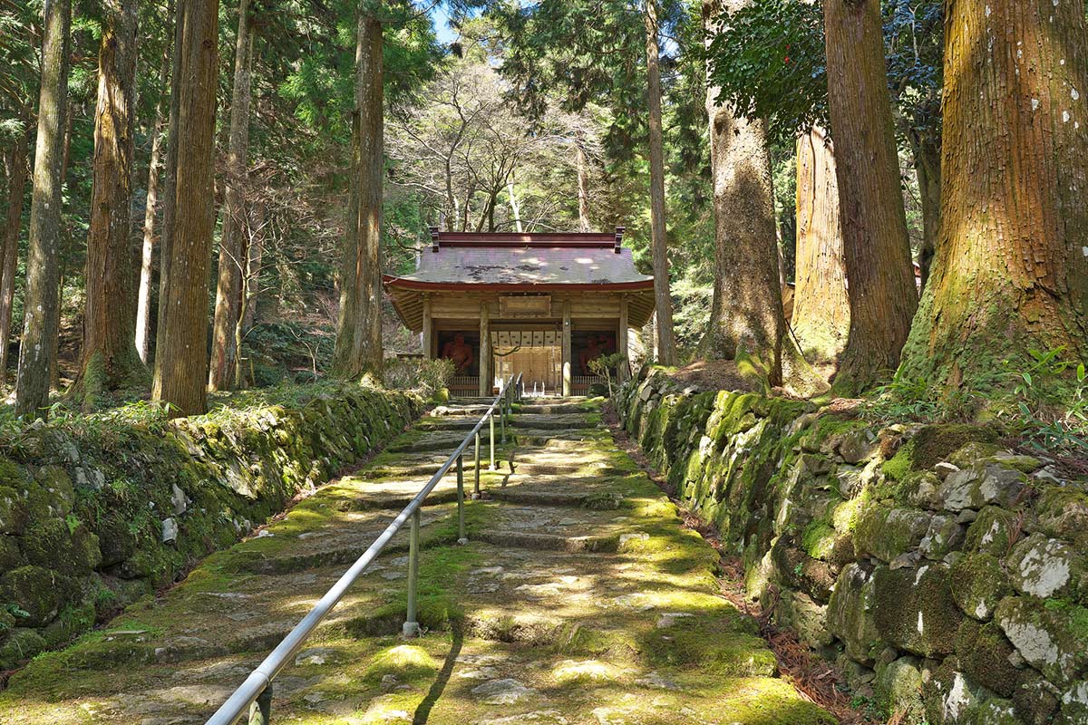 金勝寺の石段