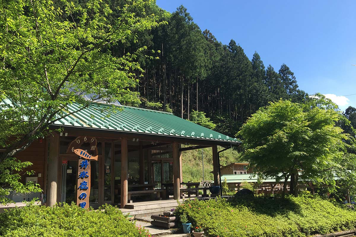井氷鹿の里もりもり館外観