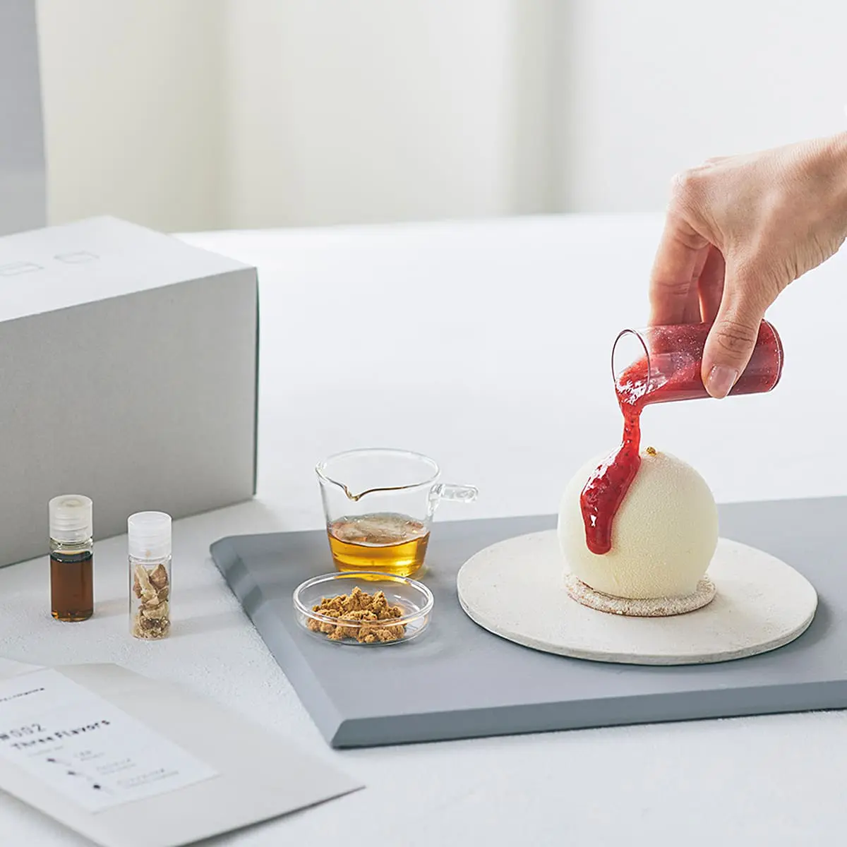 大丸梅田店初！「治一郎」のポケットサイズスイーツなどがポップアップ