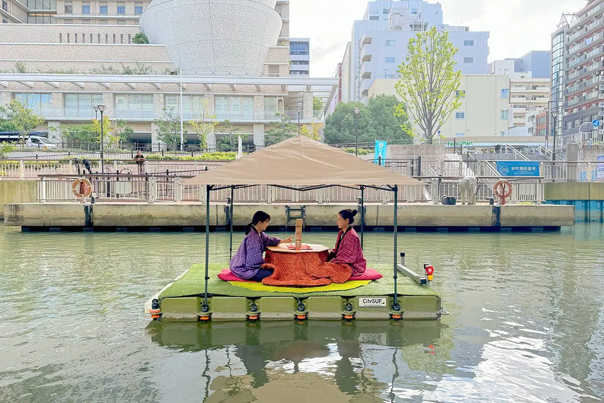 大阪】東横堀川の上にぷかぷか浮かぶ「こたつ水上ピクニック」開催中