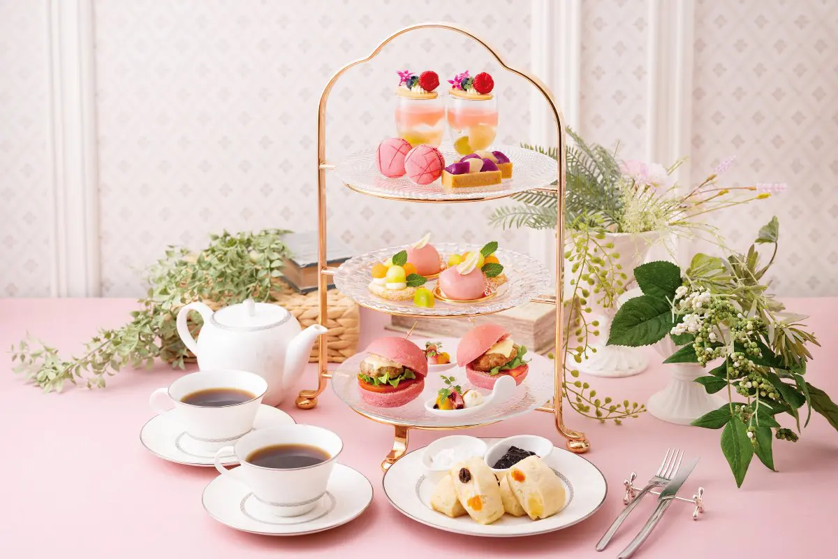 宝塚ホテルで夏限定アフタヌーンティー！ピンクの桃スイーツに心 