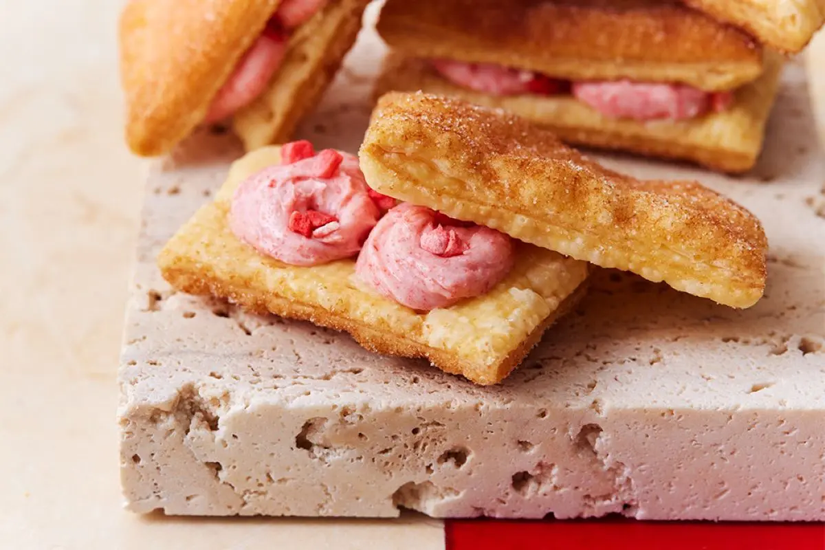 関西初登場の新作バターサンドも！苺スイーツ専門店が期間限定で梅田に