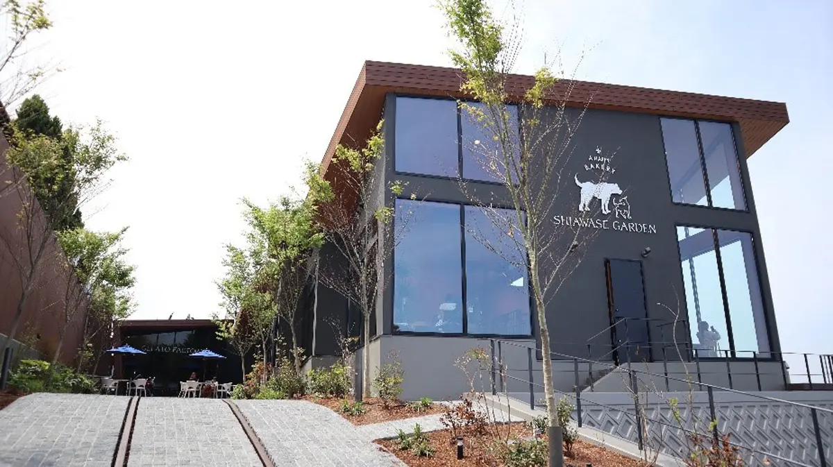 愛犬と行ける！淡路島の絶景ドッグカフェ「幸せガーデン」グランド