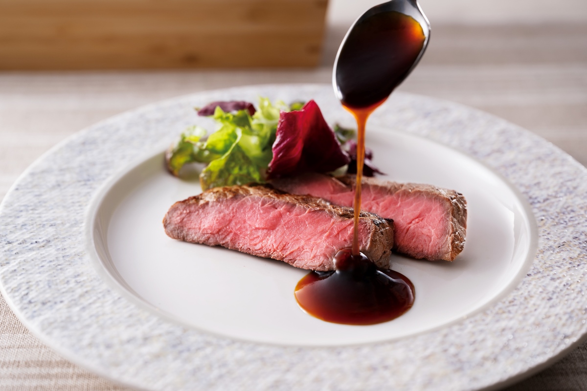 ホテル阪急インターナショナルのビュッフェレストランナイト&デイの肉料理
