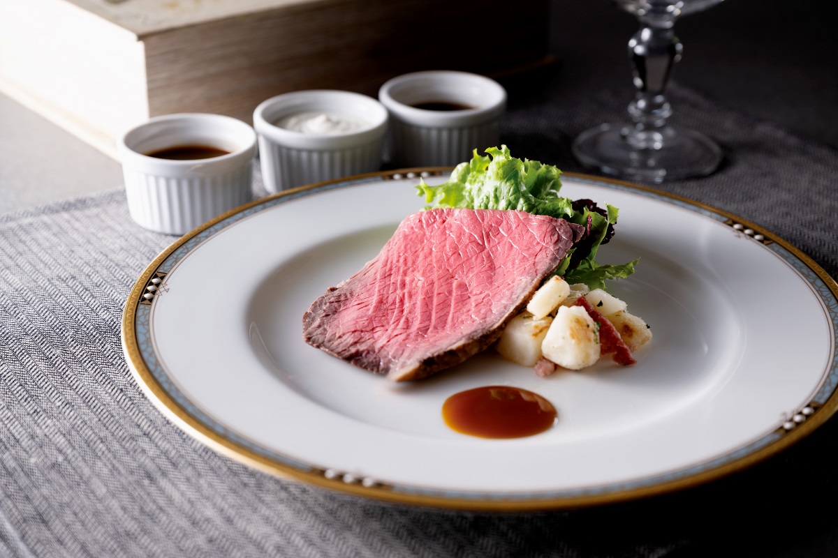 ホテル阪急インターナショナルのビュッフェレストランナイト&デイの肉料理