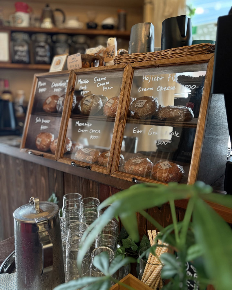 ツージーコーヒーアンドライスベーグルの店内