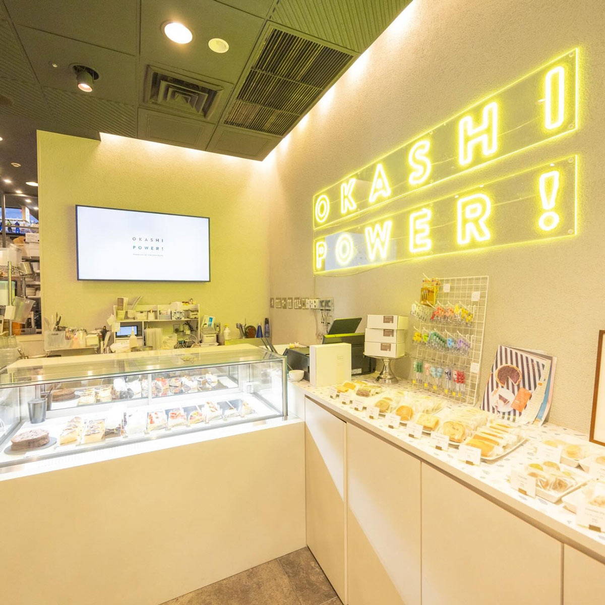 オカシパワーの店内