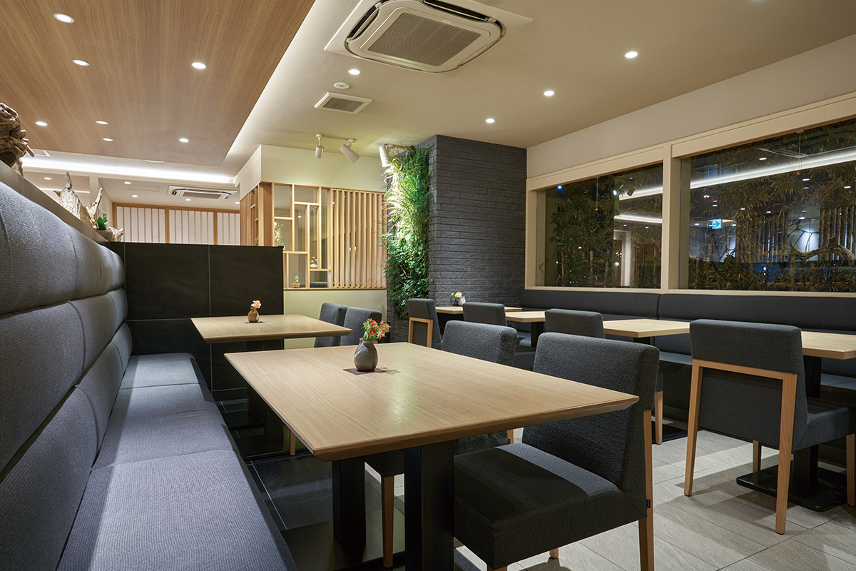璃泉の店内