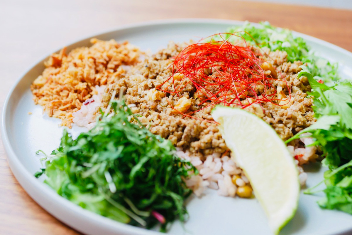 中崎町にオープン！薬膳＆スパイスメニューが楽しめる「Wabi cafe」