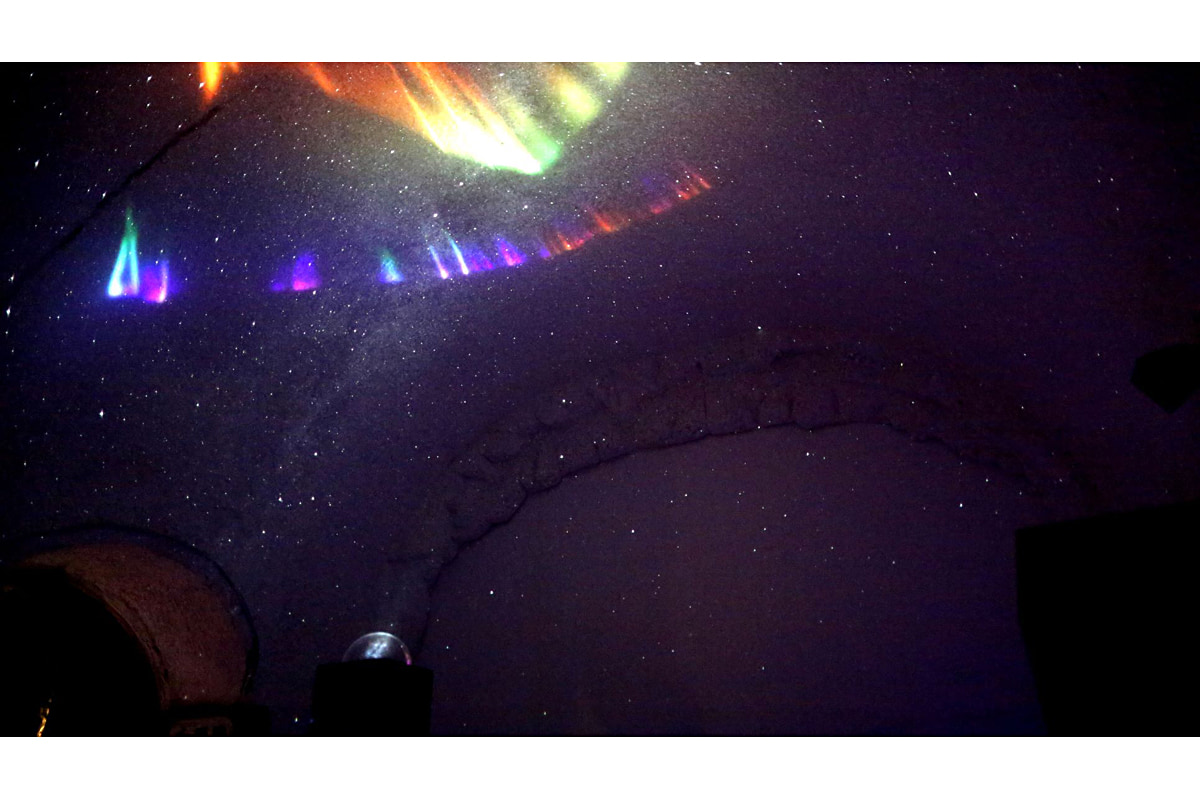 三段壁洞窟でのプラネタリウム