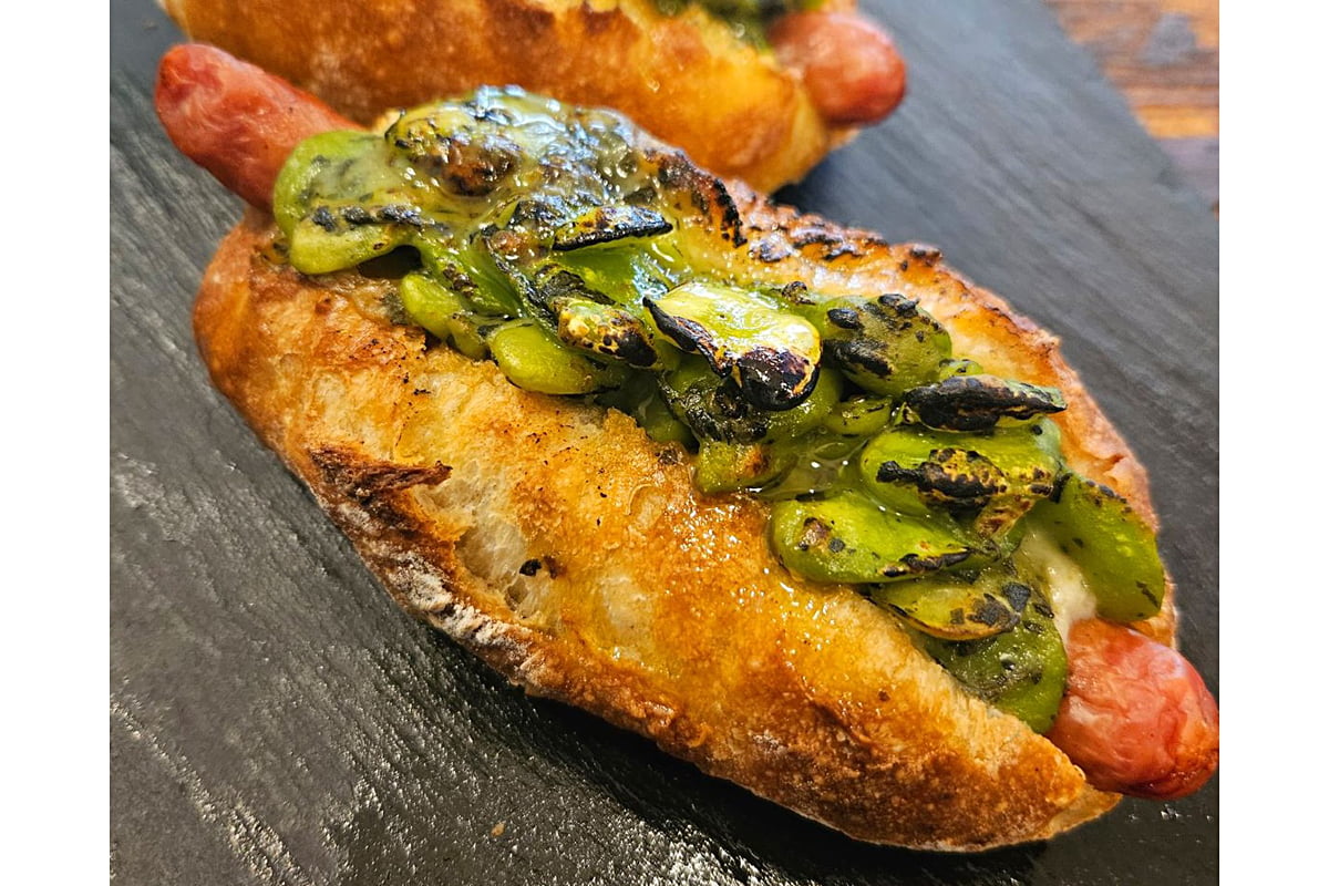 パネホマレッタの焼き空豆のバジルグラタンドッグ
