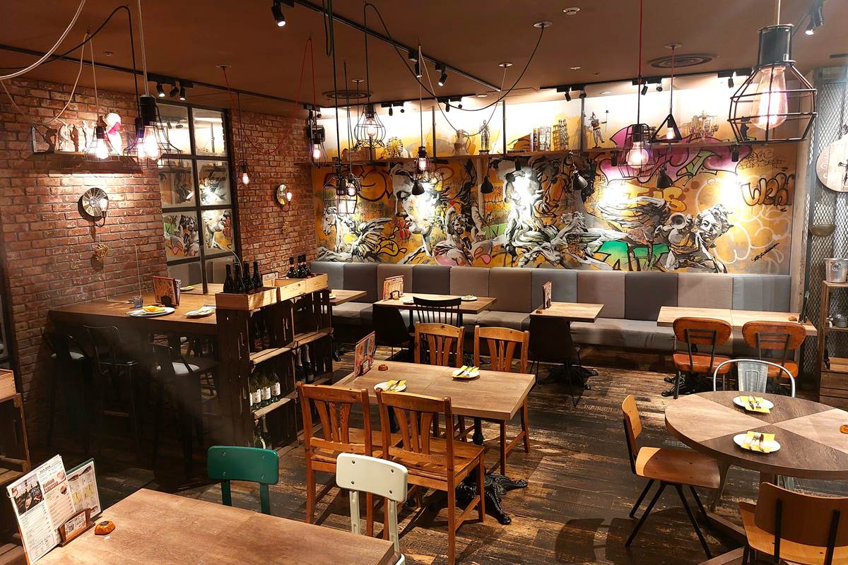 メルカリストランティーノルクア大阪店の内観