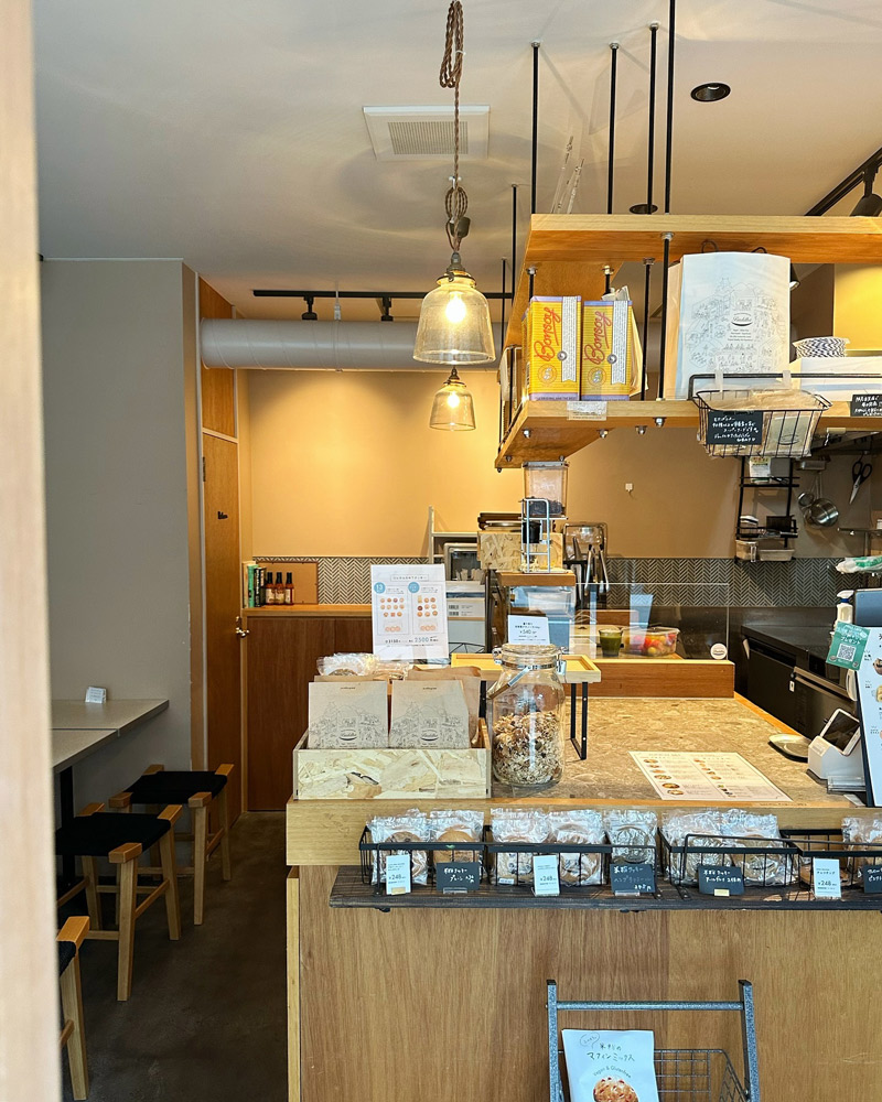 ブッダの店内