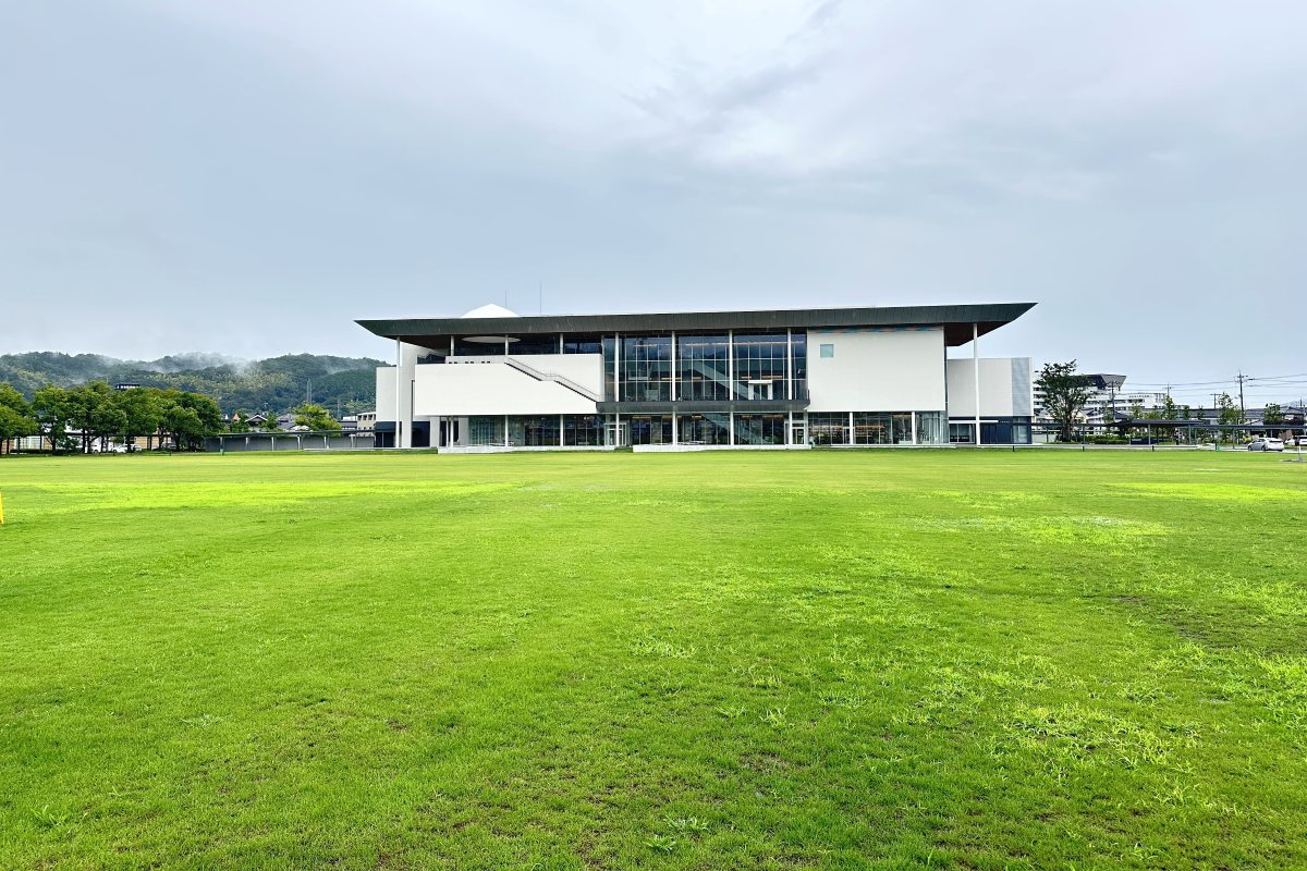 鳥取県立美術館の外観