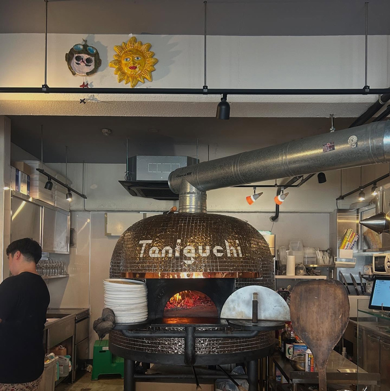 ピッツェリアタニグチの店内