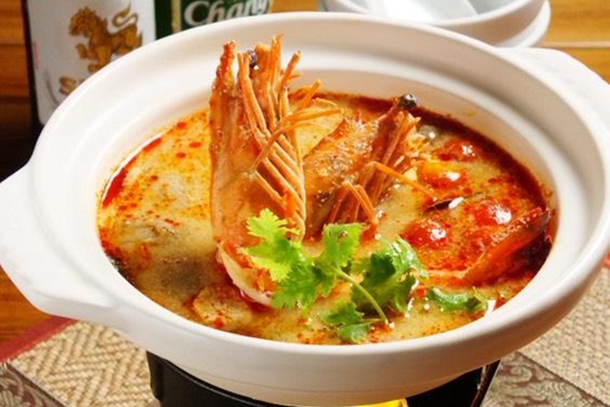 プリック天満の有頭エビのトムヤムクン