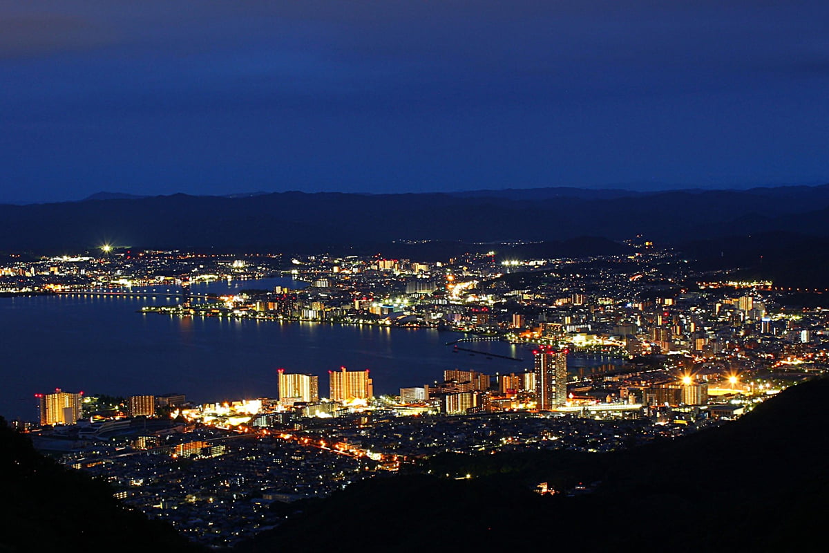 琵琶湖と京都と大阪市街地の夜景