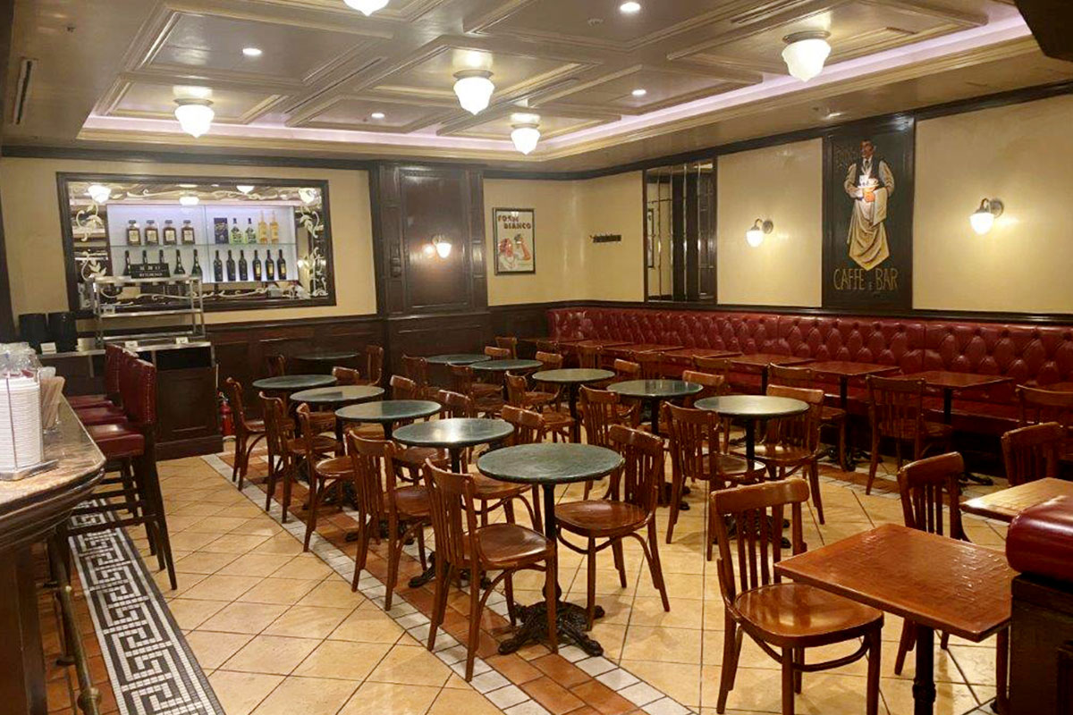 アンティコカフェアルアビスハービスエント店の内観