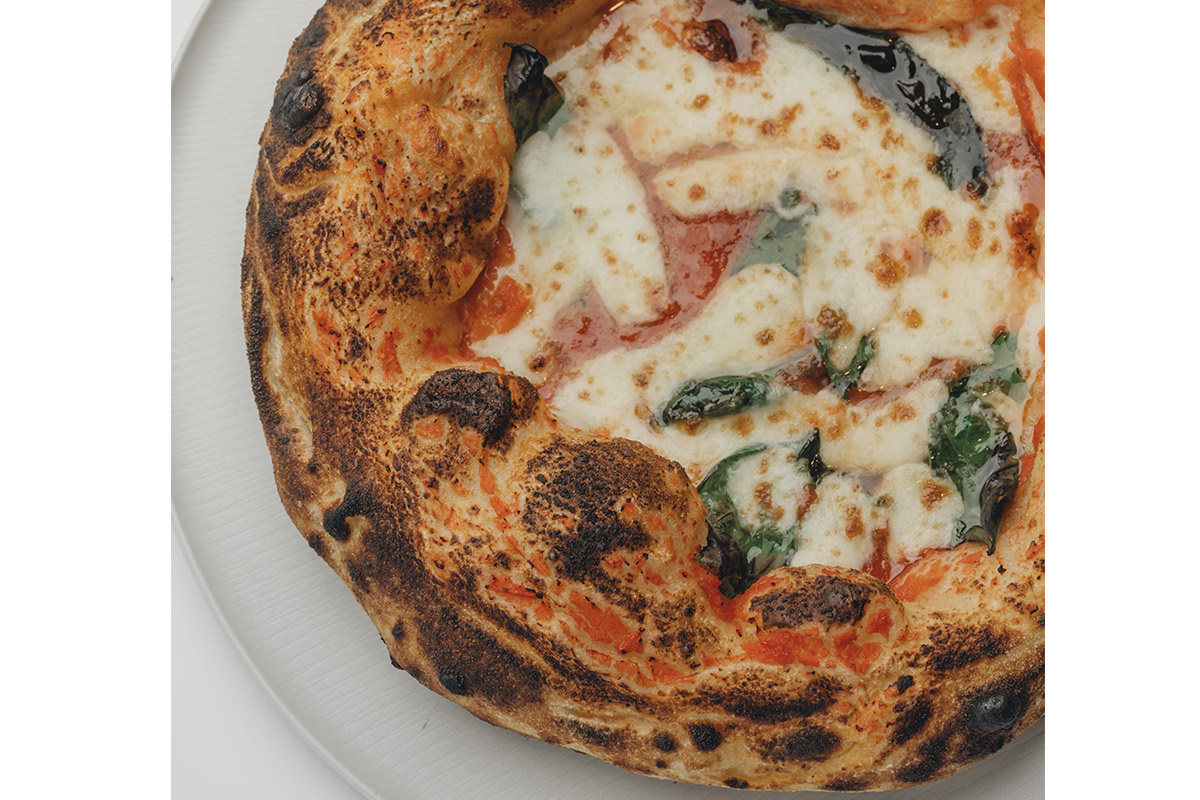 ミシュラン掲載の人気ピッツェリア「400℃ PIZZA」が京都・丸太町にオープン