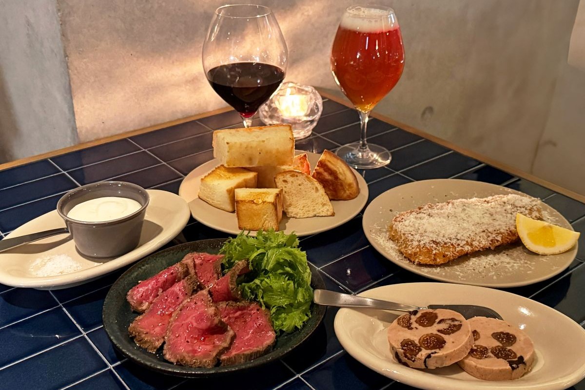 なんばの人気ベーカリーカフェ「UNREAL」で“パン飲み”ビストロスタート