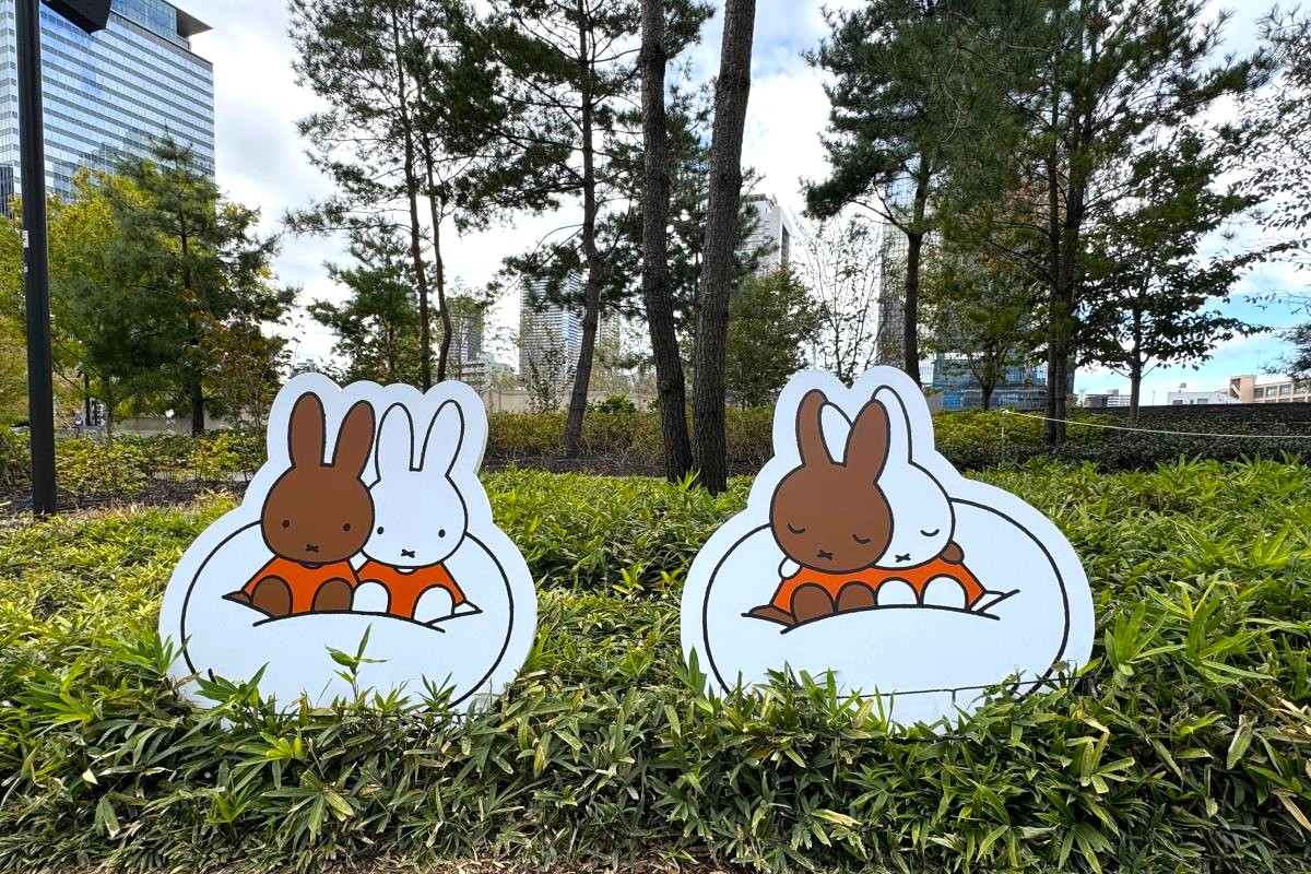 グラングリーン大阪ショップ&レストランのミッフィークリスマスカットアウト