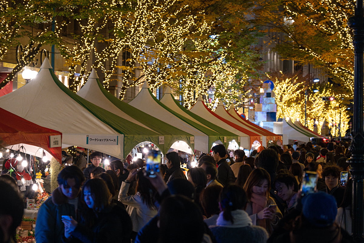 旧居留地ホリデイズマーケットで並ぶテント