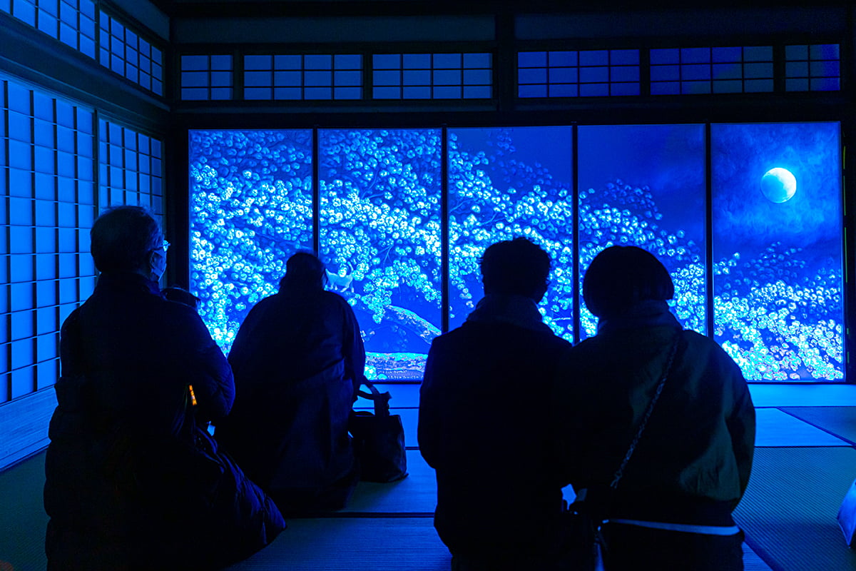 光彫り作品の展示風景