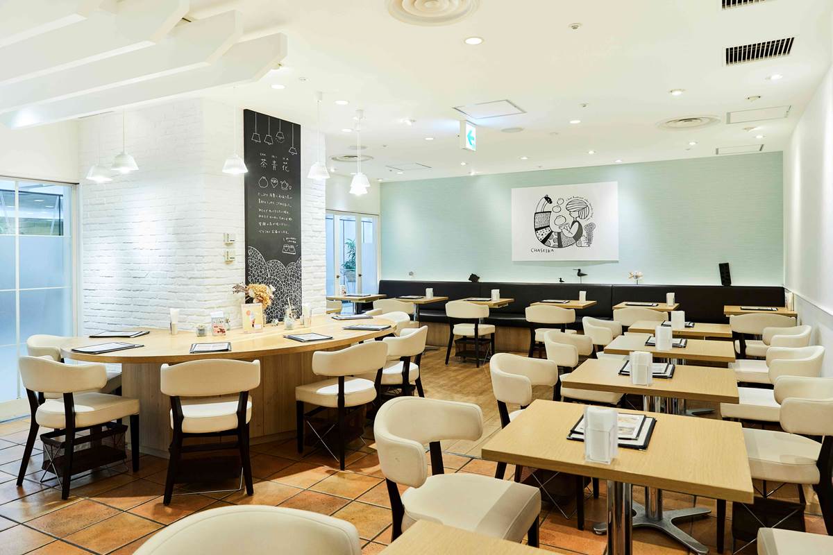 茶青花阪急三番街店の内観