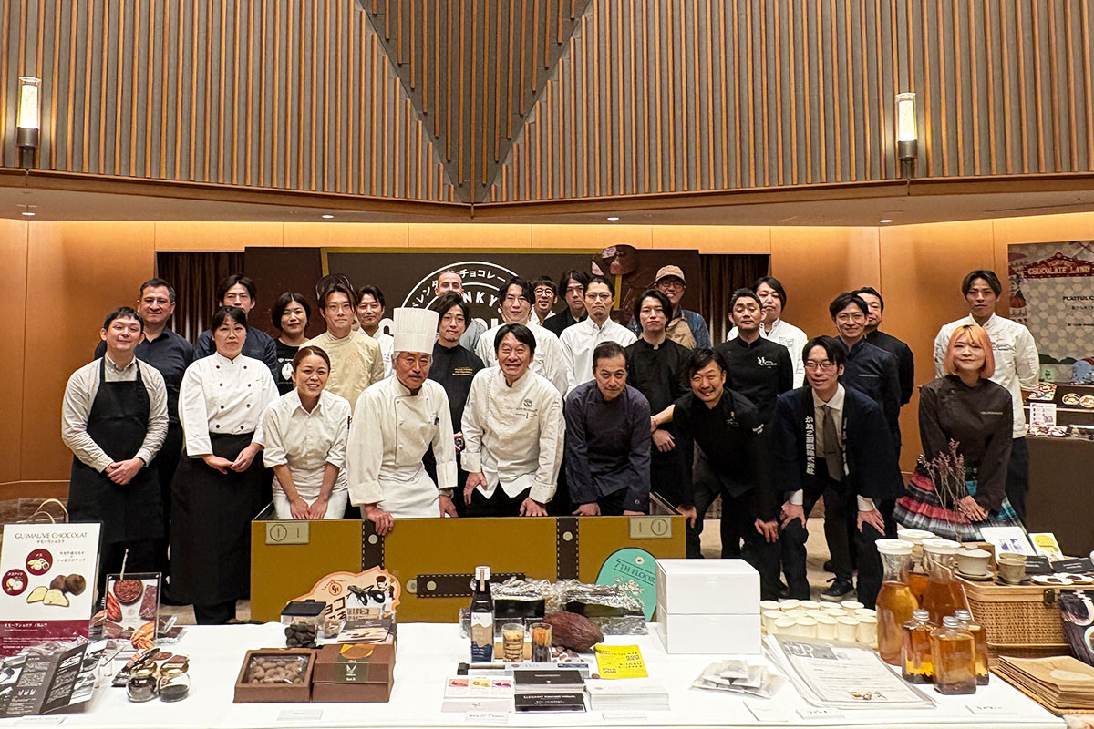 阪急バレンタインチョコレート博覧会のお披露目会に参加したシェフたち
