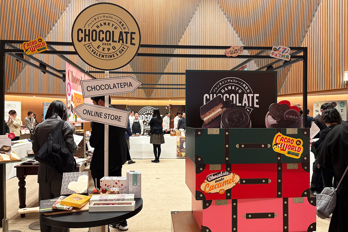 阪急バレンタインチョコレート博覧会お披露目会の入り口ディスプレイ