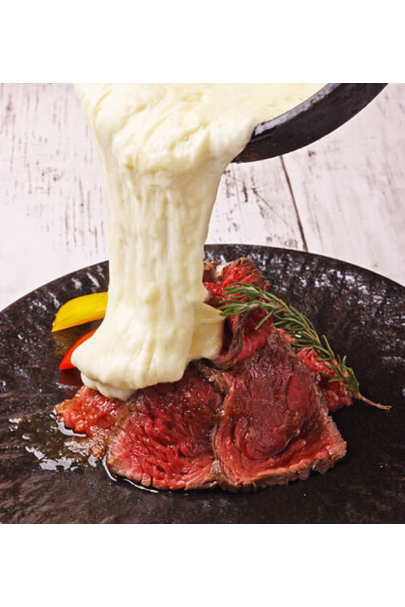 ステーキと熱々のチーズ