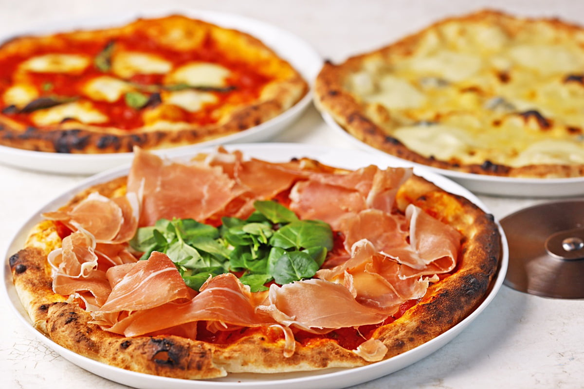 窯焼きピッツァ8種が食べ放題！阿倍野にイタリアン「チーズミート」オープン