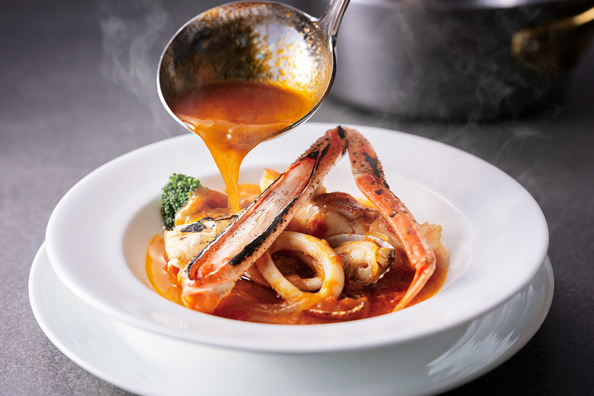 蟹と魚介類のブイヤベース風