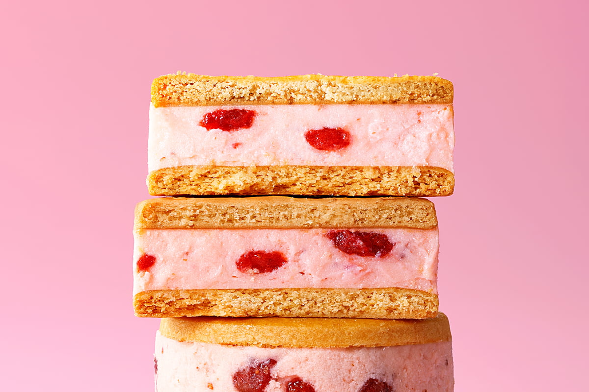 リッチミルクサンドいちごの断面