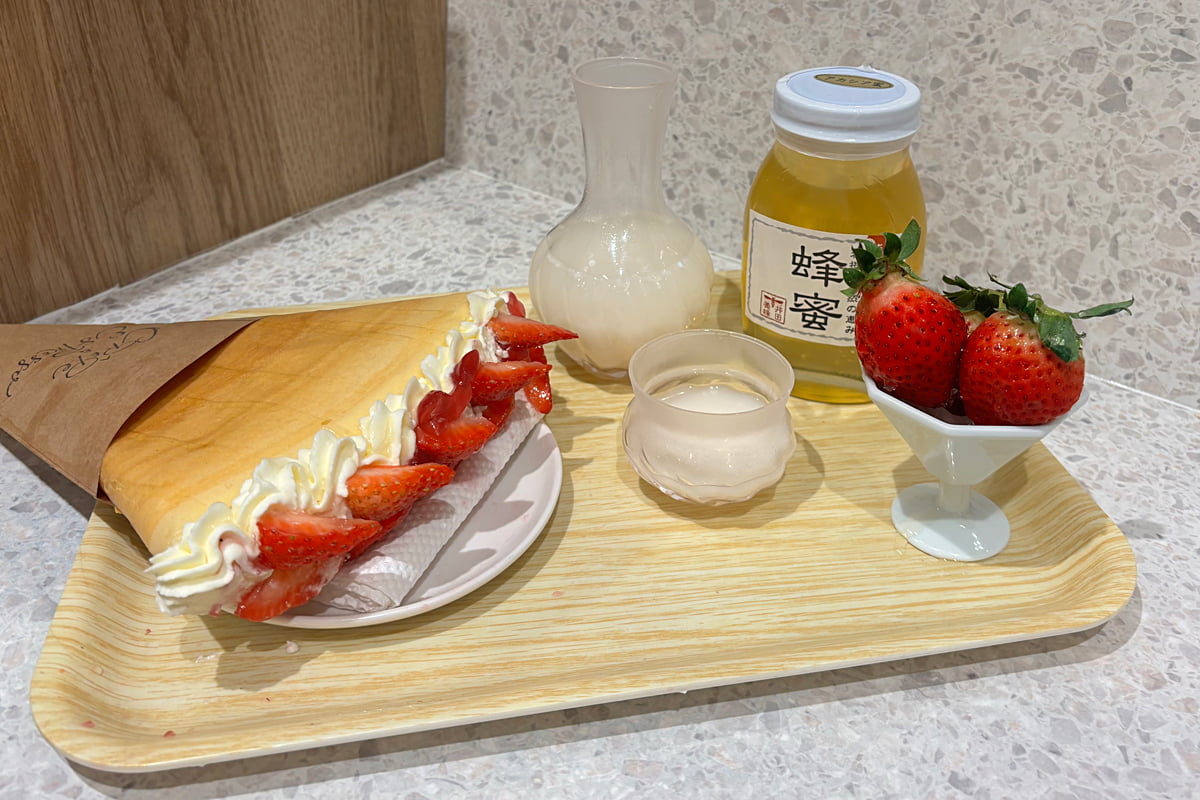 高槻産地酒の酒粕クリームとストロベリーハニー
