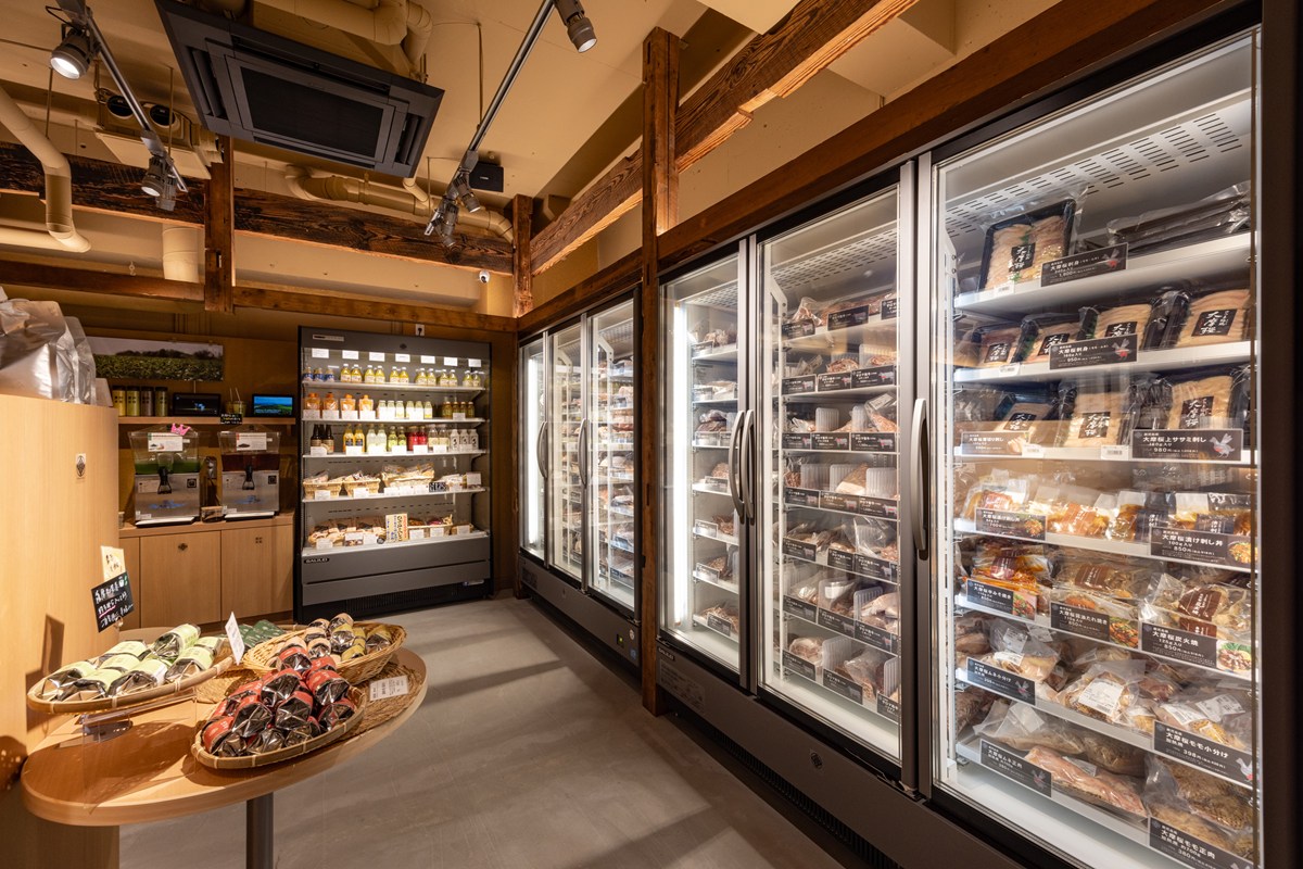 農絆卓恵フードベースキャンプの内観